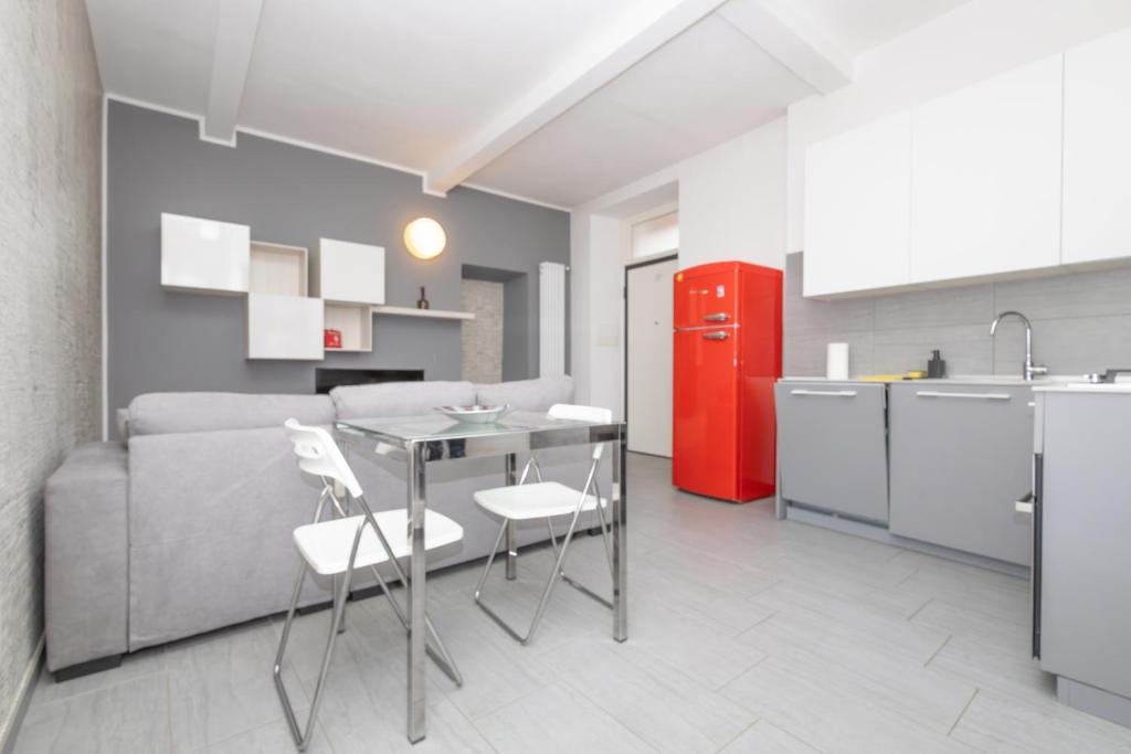 Η κουζίνα ή μικρή κουζίνα στο Casa Karina Moderno Bilocale nel Centro Storico di Pinerolo