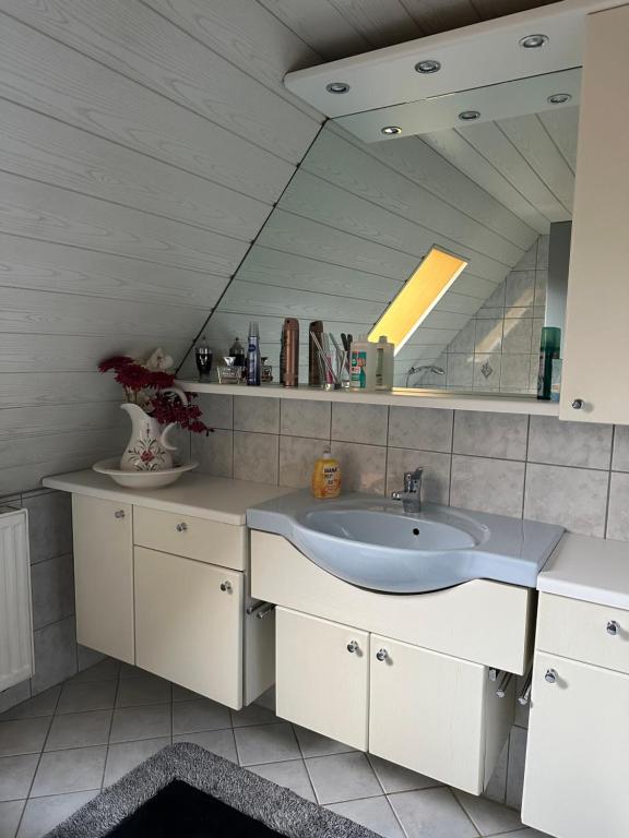 a bathroom with a sink and a mirror at Corner Haus Large Room in Schnaittach