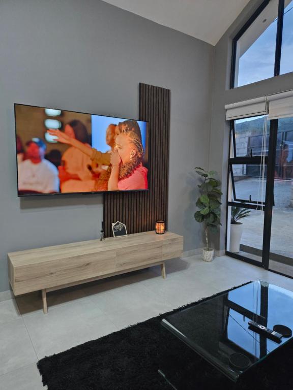 TV a/nebo společenská místnost v ubytování iThusi stream