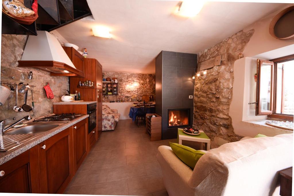 Stone House in Majella Park - Housity