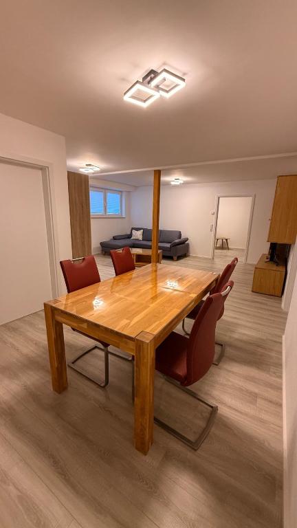 a wooden table and chairs in a room at Ferienwohnung im Ellertal in Bockelnhagen
