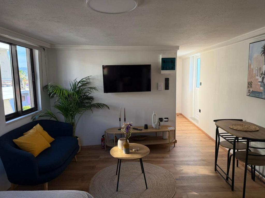 TV a/nebo společenská místnost v ubytování Imangination Home