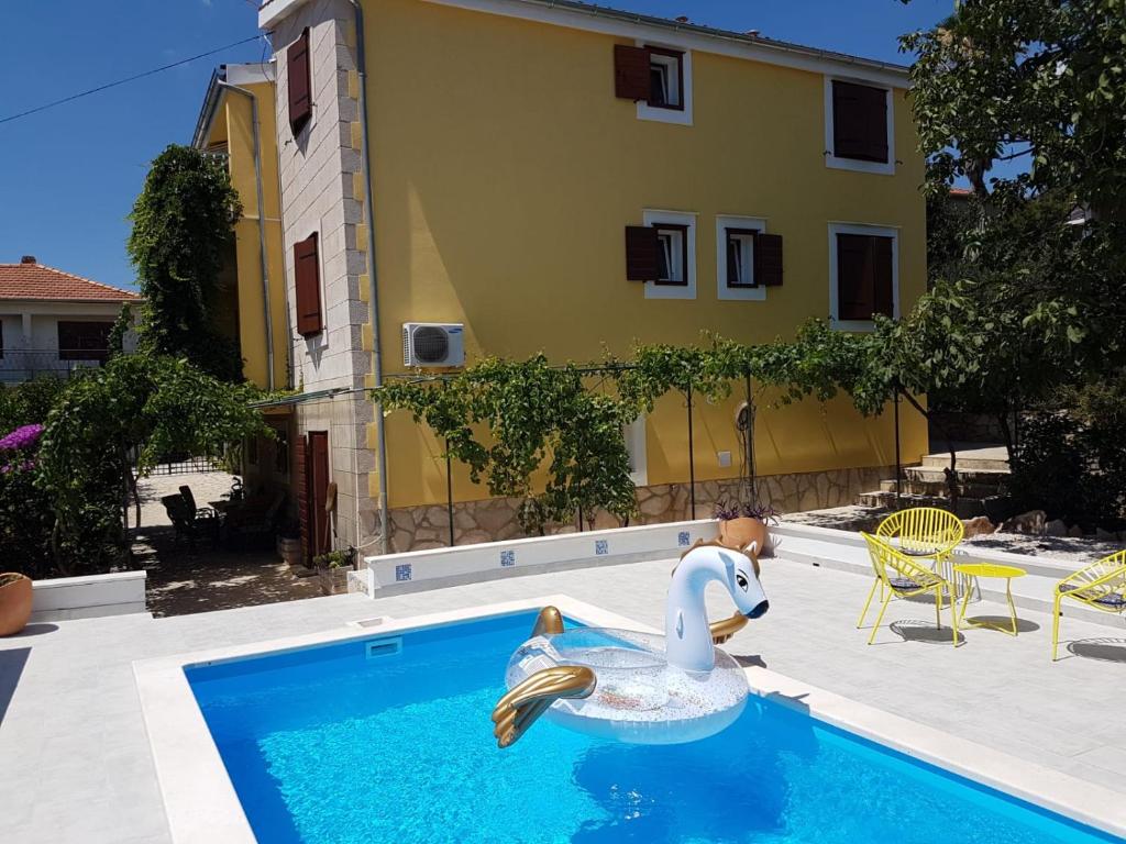 Swimmingpoolen hos eller tæt på Apartmani Marita