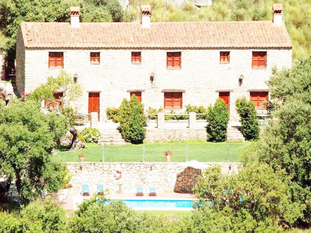 Πισίνα στο ή κοντά στο Virgen de la Cabeza Rural House