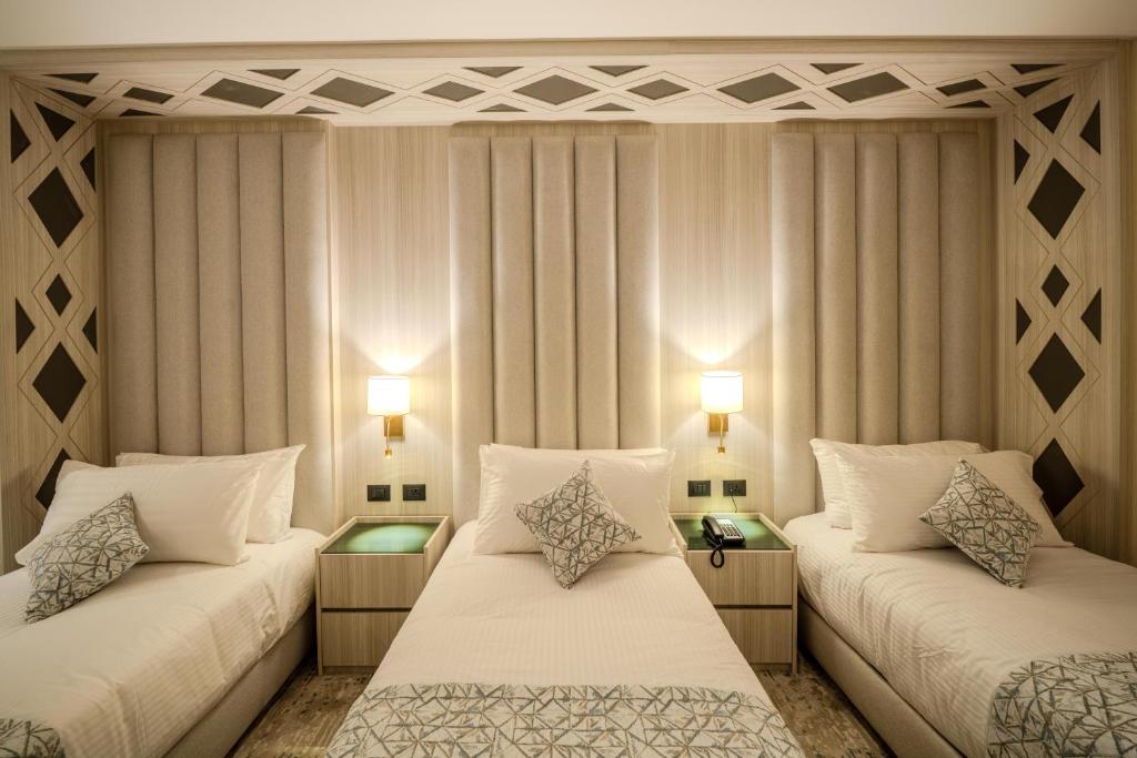 Petra Pillars Luxury Hotel - Habitación Triple Estándar