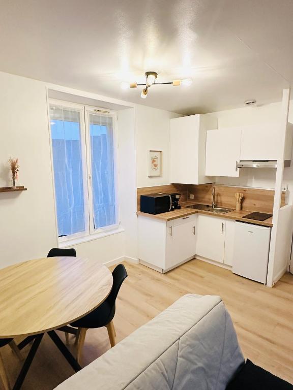 Nhà bếp/bếp nhỏ tại Premium T2 centre ville, 15 min futuroscope