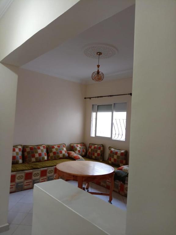 Χώρος καθιστικού στο Appartement Spacieux et Lumineux à Tilila