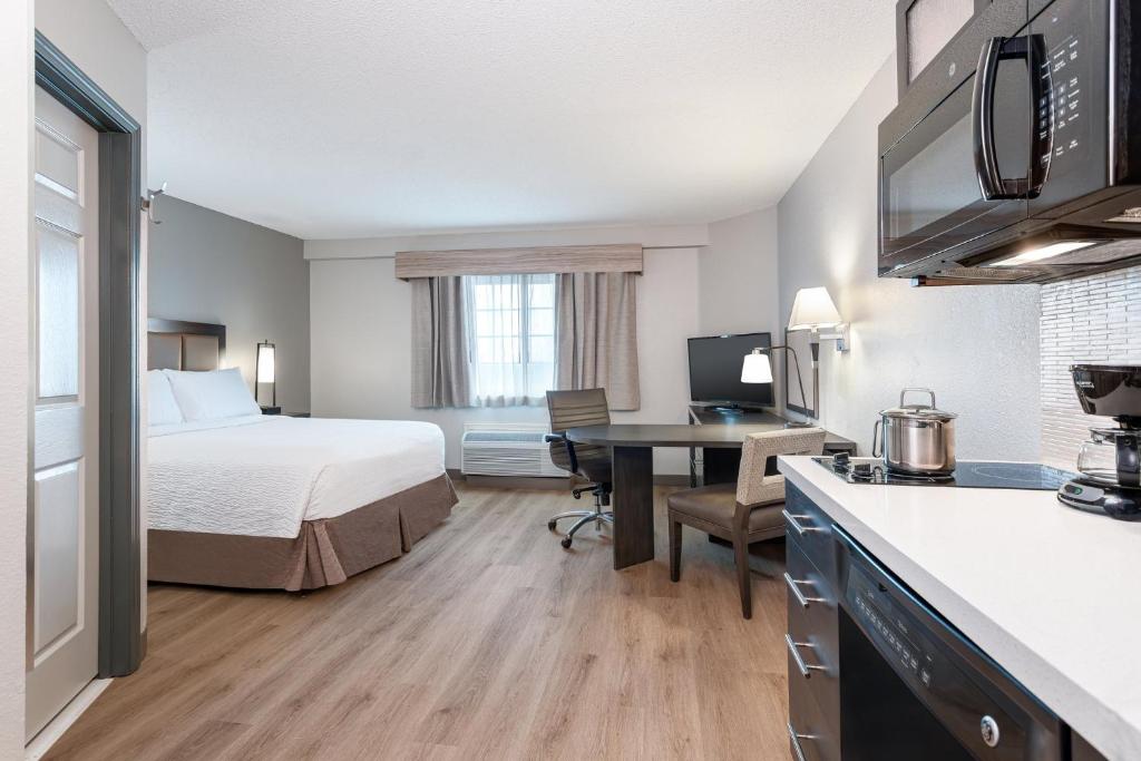 Candlewood Suites Indianapolis Northeast by IHG photo