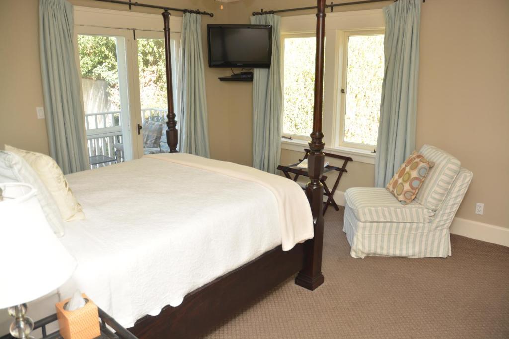 Arroyo Vista Inn - Daybreak (#4)