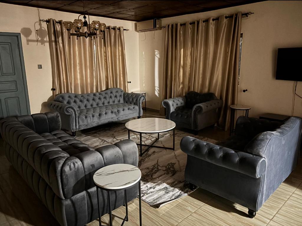 Khu vực ghế ngồi tại Cozy Home