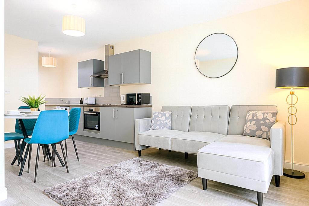 Η κουζίνα ή μικρή κουζίνα στο Cardiff Emerald Suite Contractors Sleeps 5