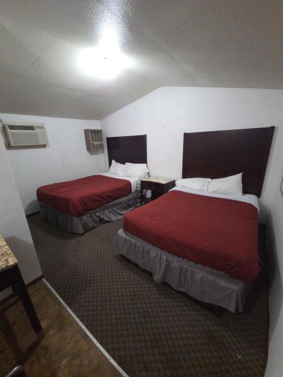 Bigfoot Motel - Economy Quadruple Room