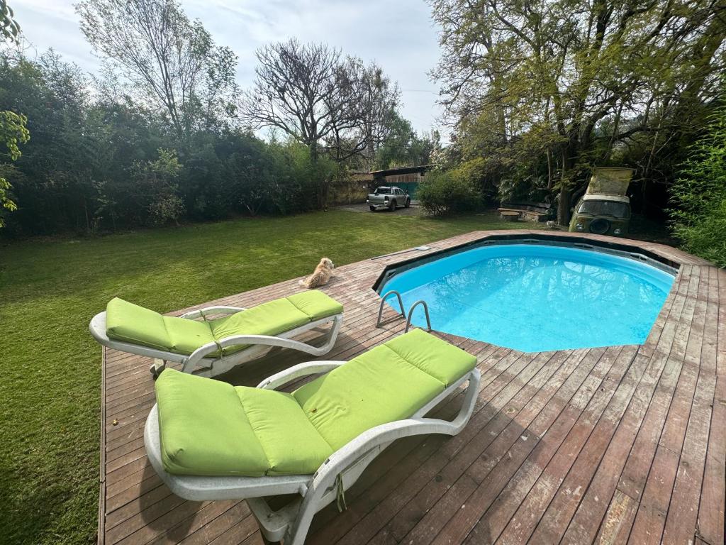 Casa verde في فالي دي برافو: مجموعة كراسي ومسبح