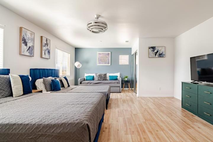 En eller flere senge i et værelse på Villa Next to Coachella Music Festival