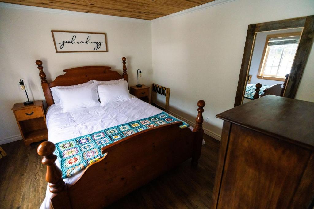 Ένα ή περισσότερα κρεβάτια σε δωμάτιο στο Bonne Bay Biscuit Box