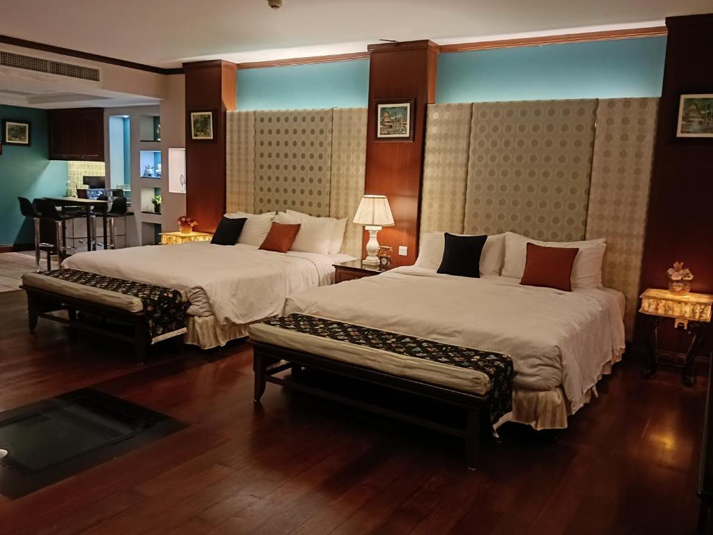 Una cama o camas en una habitación de Grand Pool Villa Luxury Resort Port Dickson