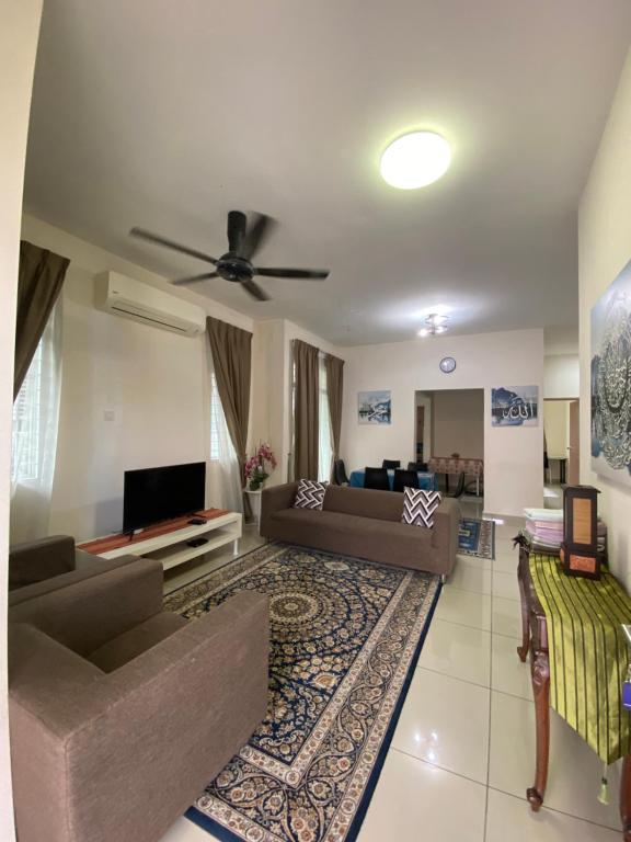 TV a/nebo společenská místnost v ubytování jm homestay semi d premium