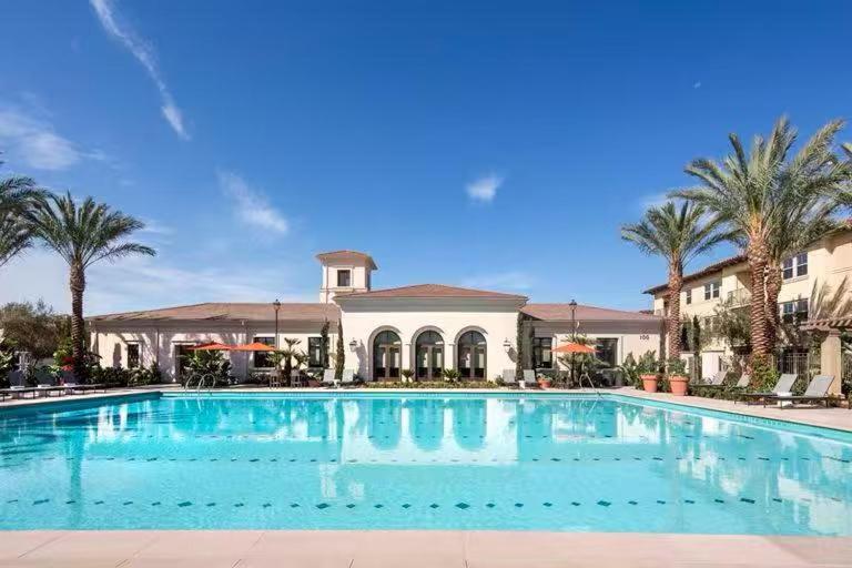 Πισίνα στο ή κοντά στο Stylish 2BR Foothill Escape in Irvine