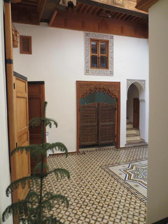 Fachada o entrada de Dar Essoaoude - Fes Nejjarine