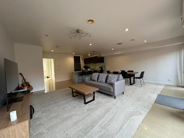 Χώρος καθιστικού στο A cozy share room in Springvale