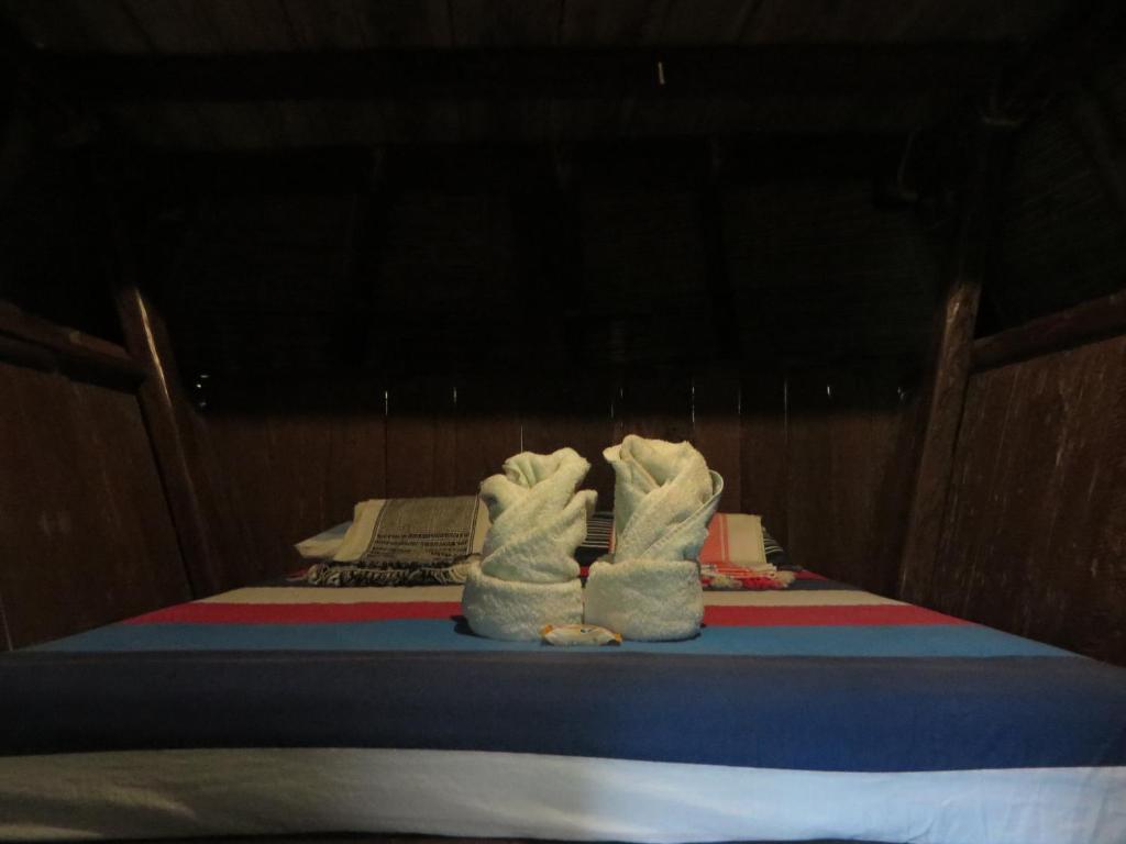 Postel nebo postele na pokoji v ubytování Native Village Inn