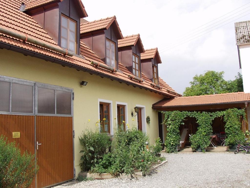 a house with a garage and a fence at Grießlhof in Pleystein