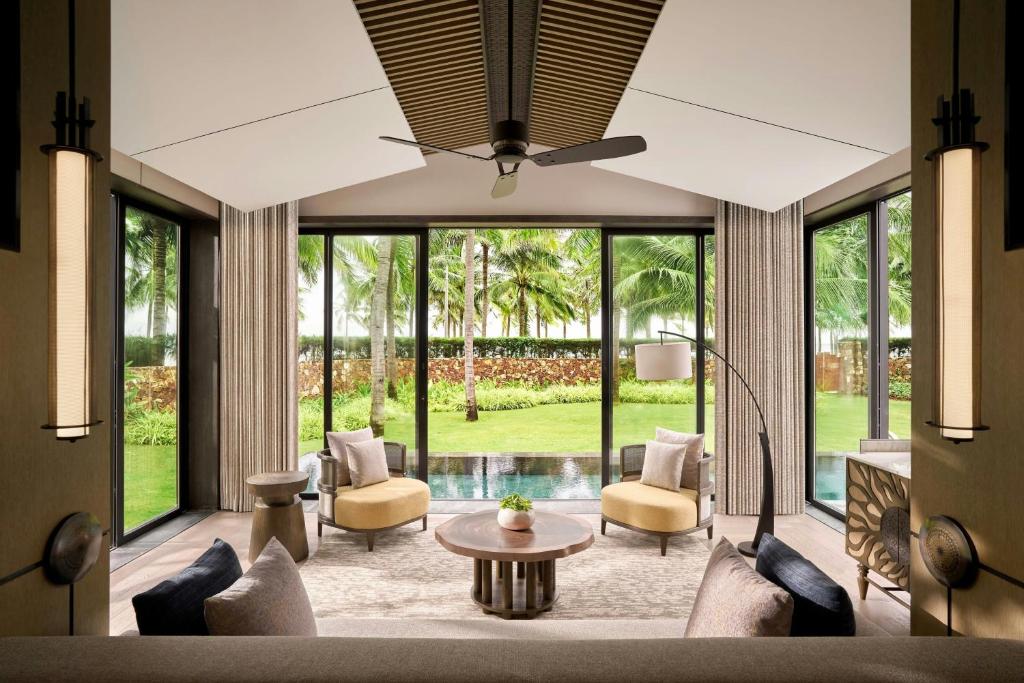 Four-Bedroom Oceanfront Villa with Private Pool