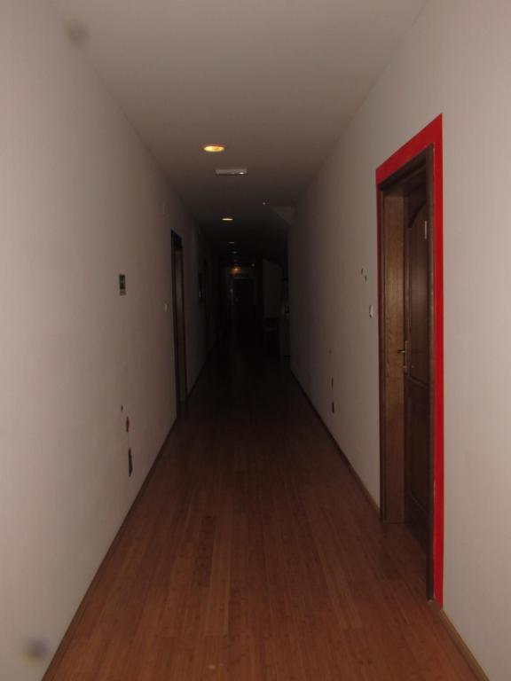 an empty hallway with a hard wood floor and a door at Smještaj Slavonija in Daruvar