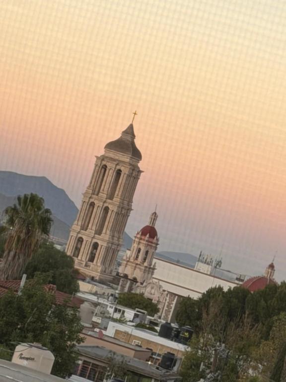 a building with a tower with a steeple on it at Departamento Nuevo Céntrico Las Marías 1 in Saltillo