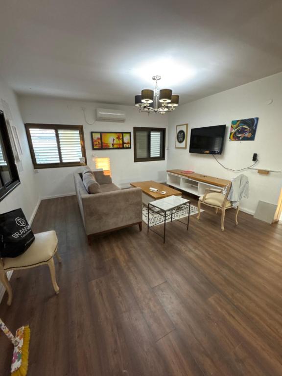 Μια τηλεόραση ή/και κέντρο ψυχαγωγίας στο Home