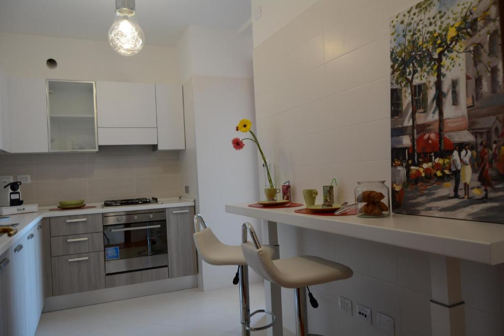 A kitchen or kitchenette at La Mia Casa Romana
