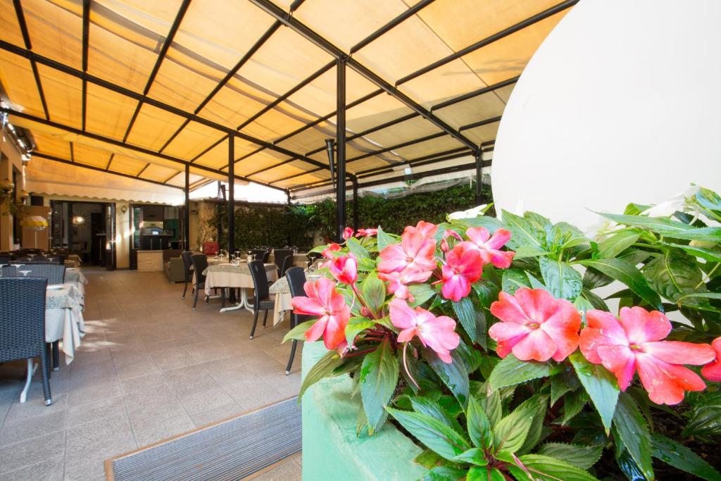 Restaurace v ubytování Albergo Giardino