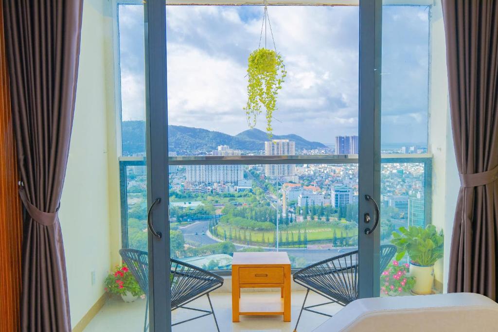 En generel udsigt til bjerge eller udsigt til bjerge taget fra lejligheden