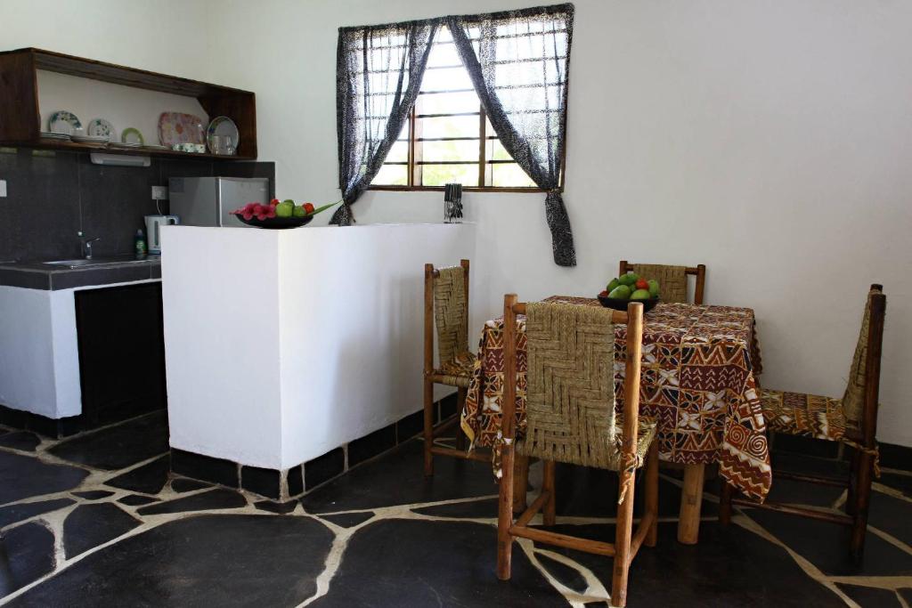 Kuchyň nebo kuchyňský kout v ubytování Sheba Cottages - Diani Beach