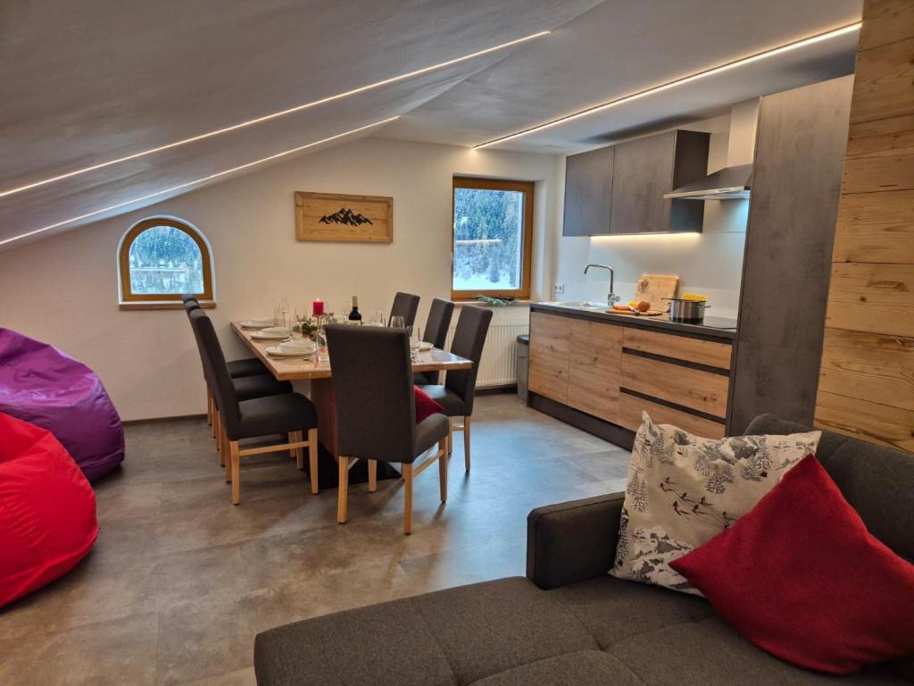 Kuchyň nebo kuchyňský kout v ubytování Gsörhof