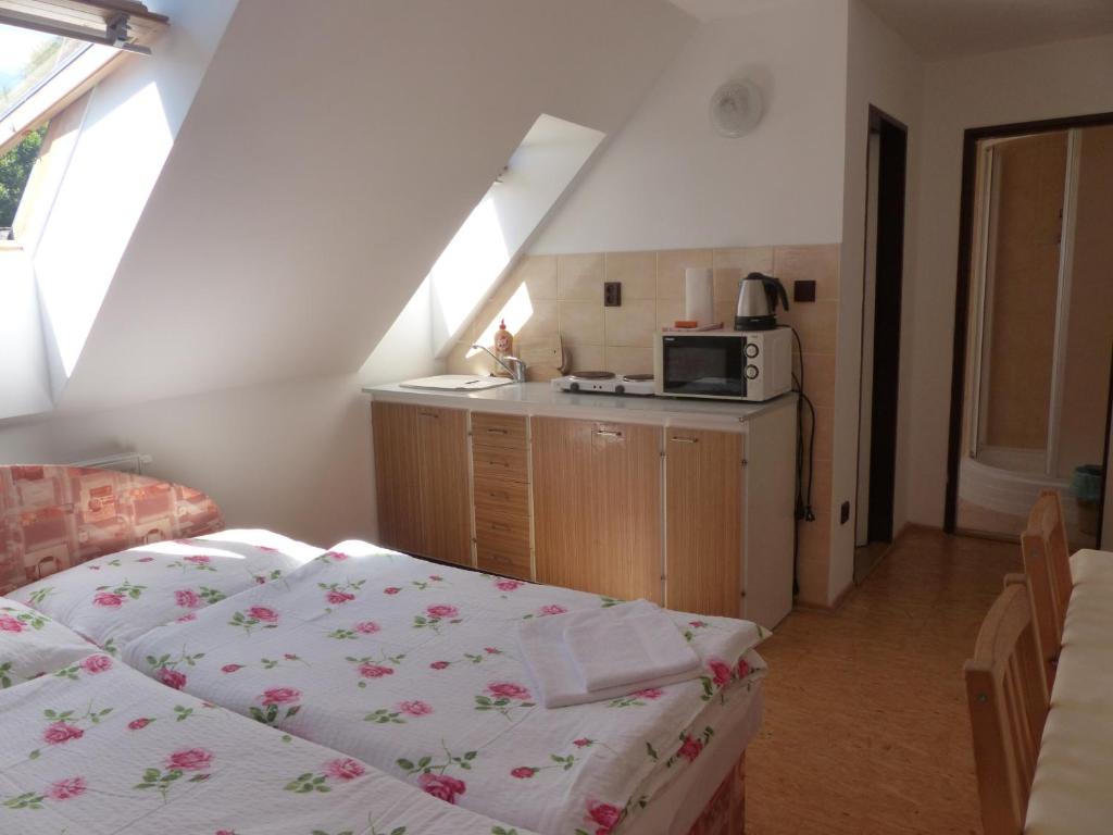 Postel nebo postele na pokoji v ubytování Bizoní dvůr