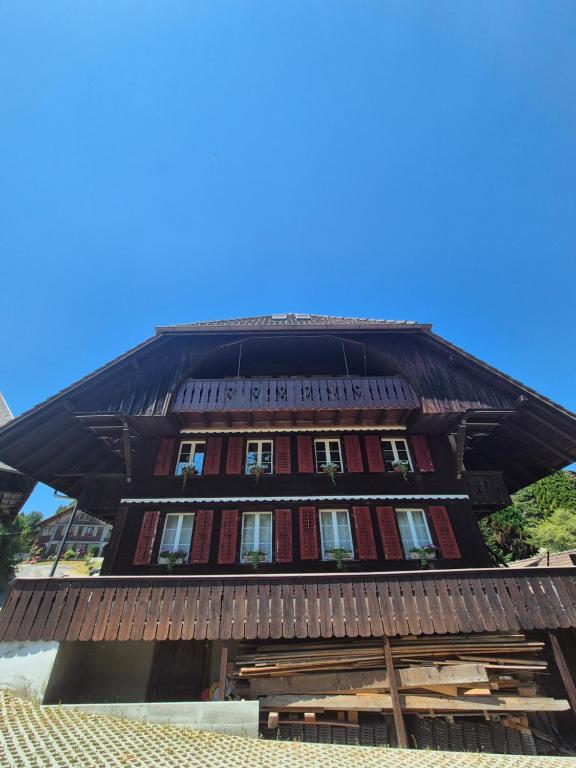 a building with a sign on the top of it at Kleine Heubühne im Emmental mit 2 Schlafzimmer und 2 Schlafsofas in Rüegsbach