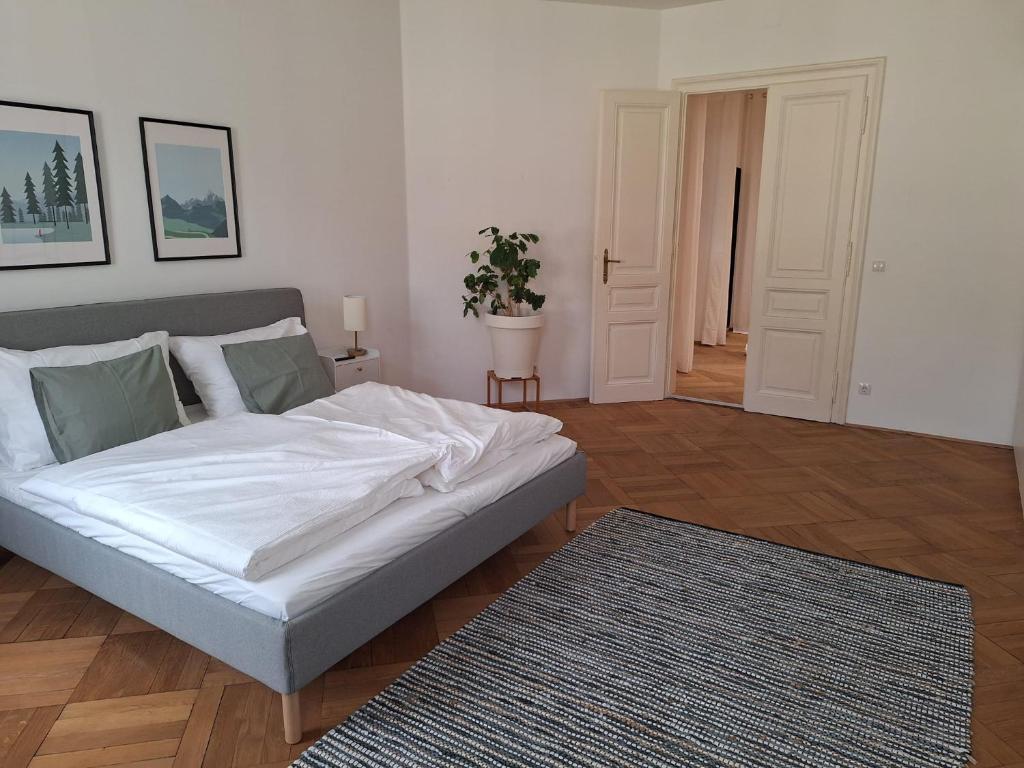 Una cama o camas en una habitación de Innsbruck Residence