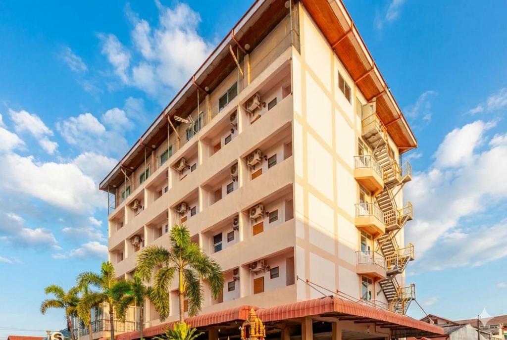 Tòa nhà nơi khách sạn tọa lạc