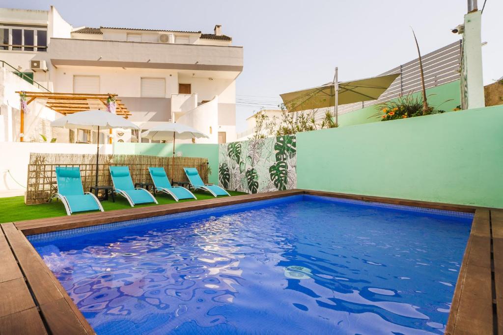 Πισίνα στο ή κοντά στο Villa Paraíso da Caparica