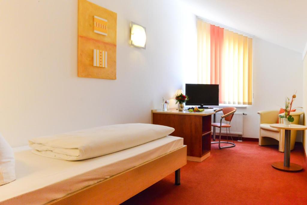 TV a/nebo společenská místnost v ubytování Hotel Günter
