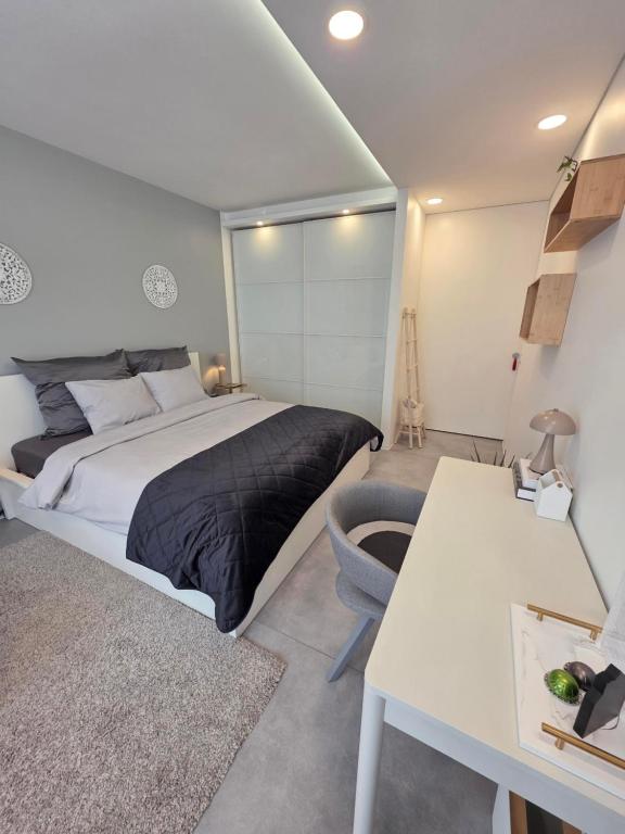 Ένα ή περισσότερα κρεβάτια σε δωμάτιο στο SO Fribourg City Center with Garden !