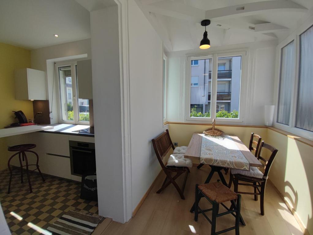 a kitchen and dining room with a table and chairs at Charme et authenticité pour 4 personnes 