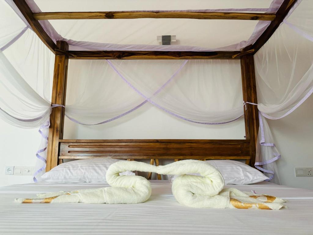 Ένα ή περισσότερα κρεβάτια σε δωμάτιο στο LiIi Villa Sri Lanka