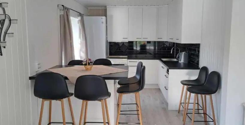 Kuchyň nebo kuchyňský kout v ubytování Sentralt beliggende leilighet