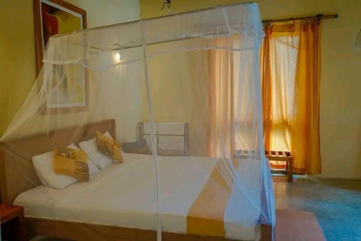 Кровать или кровати в номере Muthumuni Ayurveda Beach Resort