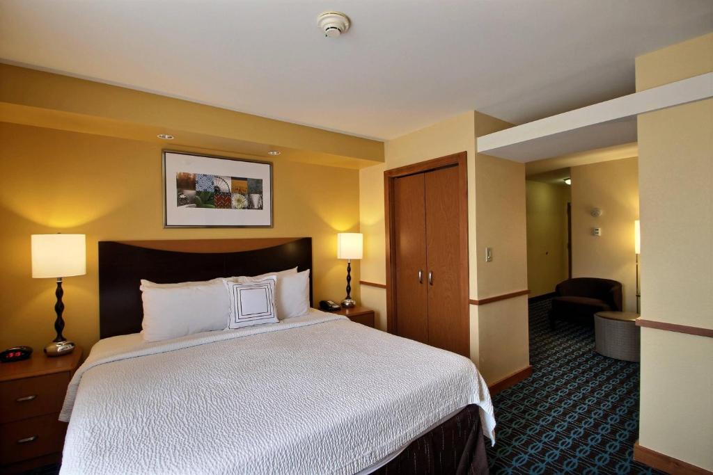 Fairfield Inn & Suites by Marriott Milwaukee Airport - Estudio Con Cama King Y Sofá Cama