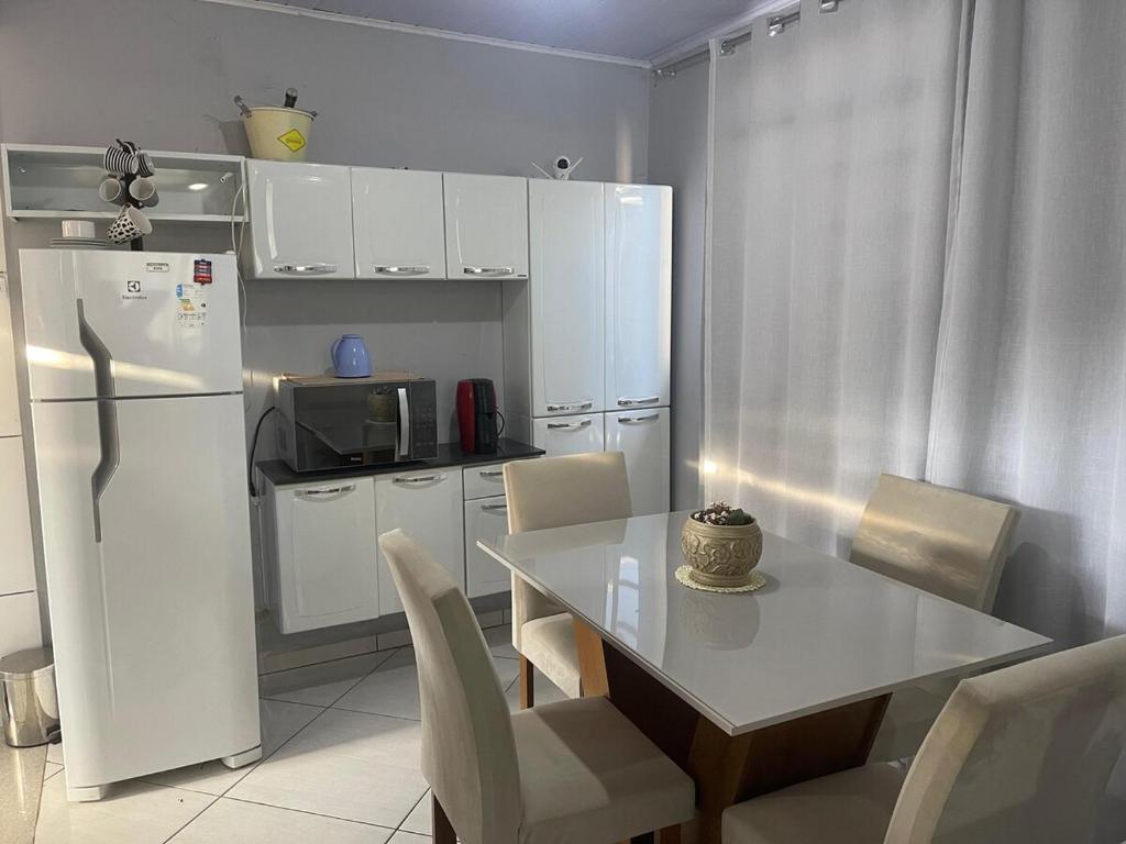 Η κουζίνα ή μικρή κουζίνα στο Casa Aconchegante em São João Del Rei