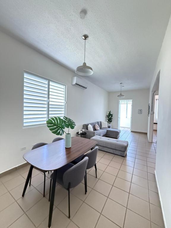 Posezení v ubytování Apartment Close to Beach & Private Parking