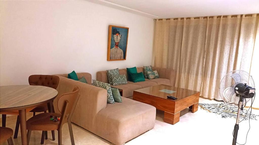 Imagen de la galería de Beautiful apartment in Rabat with 2 bedrooms, en Océan